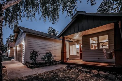63311 NW Lavacrest St, Bend, OR 97701 photo 2