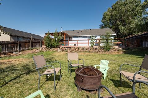 2379 NE Moonlight Dr, Bend, OR 97701 photo 2