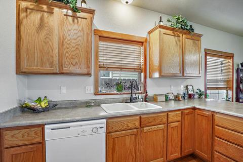 618 Shadow Way, Central Point, OR 97502 photo 18