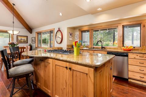 57678 Yellow Pine Ln, Sunriver, OR 97707 photo 2