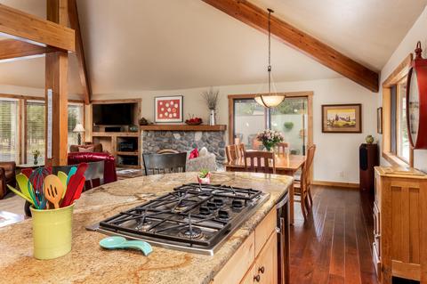 57678 Yellow Pine Ln, Sunriver, OR 97707 photo 3