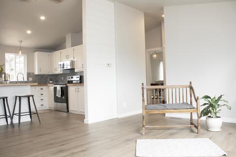 64100 Pioneer Loop, Bend, OR 97701 photo 5