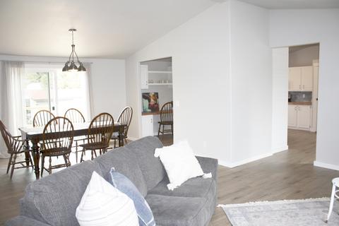 64100 Pioneer Loop, Bend, OR 97701 photo 4