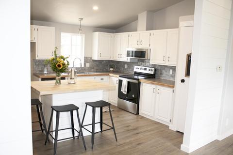 64100 Pioneer Loop, Bend, OR 97701 photo 2