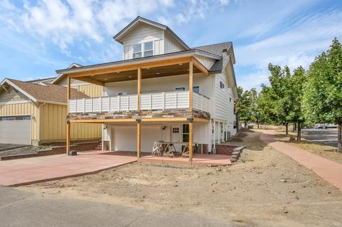 63238 Brad St, Bend, OR 97701 photo 3