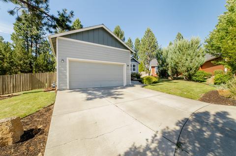 60930 SW Garrison Dr, Bend, OR 97702 photo 2