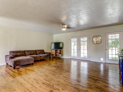 300 W Fifth St, Phoenix, OR 97535 photo 4