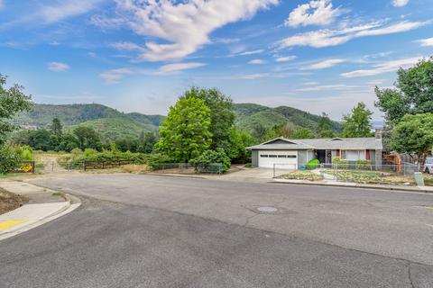 902 Third St, Rogue River, OR 97537 photo 7