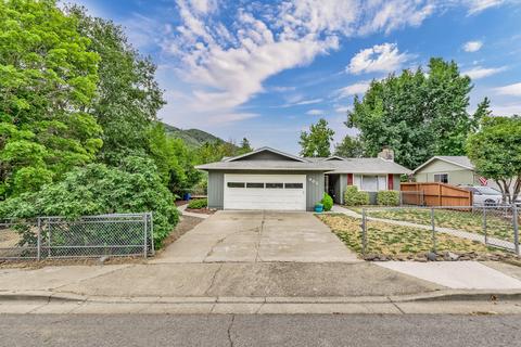 902 Third St, Rogue River, OR 97537 photo 4
