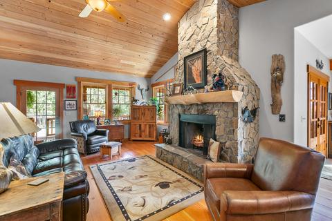 70985 Holmes Rd, Sisters, OR 97759 photo 5