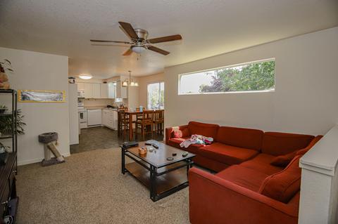 412 Lorraine Ave, Eagle Point, OR 97524 photo 2