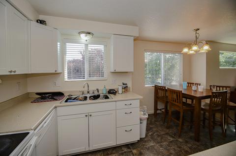 412 Lorraine Ave, Eagle Point, OR 97524 photo 4