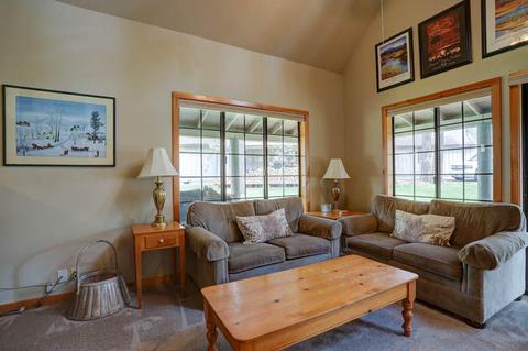 57505 Circle Four Ln, Sunriver, OR 97707 photo 4