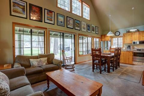57505 Circle Four Ln, Sunriver, OR 97707 photo 3