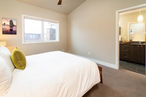 19120 Gateway Loop, Bend, OR 97702 photo 10
