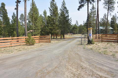 51340 Dianne Rd, La Pine, OR 97739 photo 2