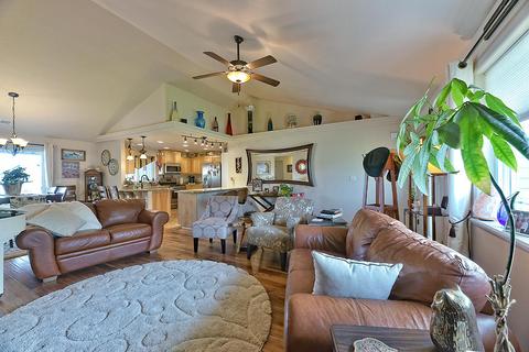 879 Crystal Dr, Eagle Point, OR 97524 photo 3