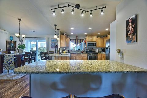 879 Crystal Dr, Eagle Point, OR 97524 photo 5