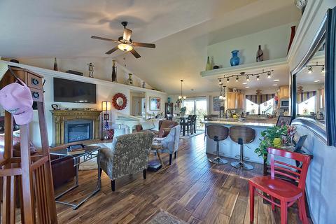 879 Crystal Dr, Eagle Point, OR 97524 photo 4
