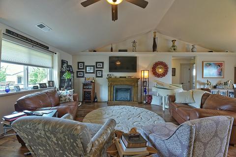 879 Crystal Dr, Eagle Point, OR 97524 photo 2