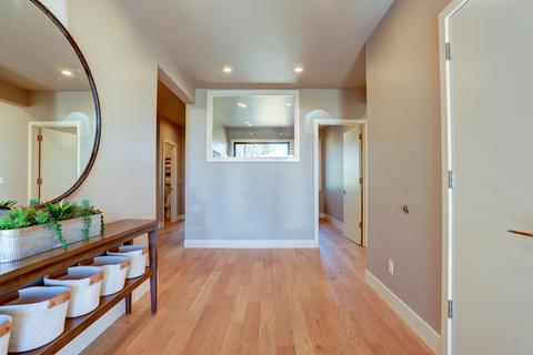 19195 Gateway Loop, Bend, OR 97702 photo 4