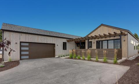19195 Gateway Loop, Bend, OR 97702 photo 1
