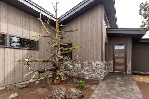 22971 Hideaway Ln, Bend, OR 97701 photo 2