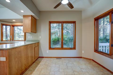 60737 Willow Creek Loop, Bend, OR 97702 photo 2