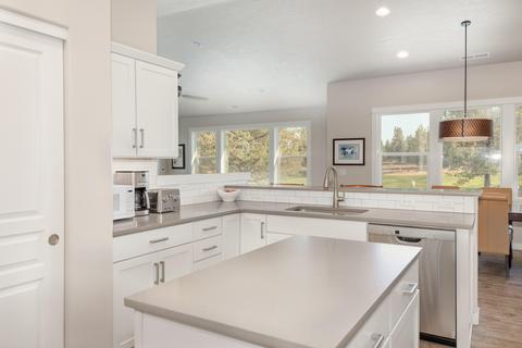 64615 Hunnell Rd, Bend, OR 97703 photo 11