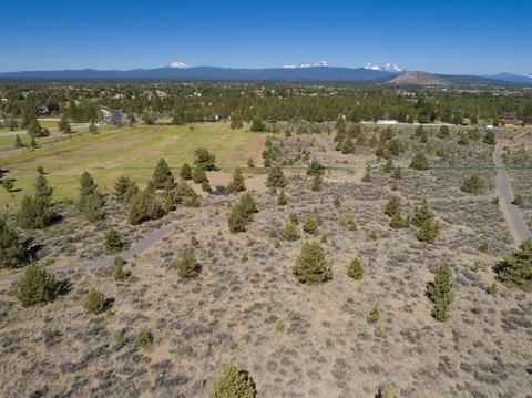 61890 Somerset Dr, Bend, OR 97702 photo 4