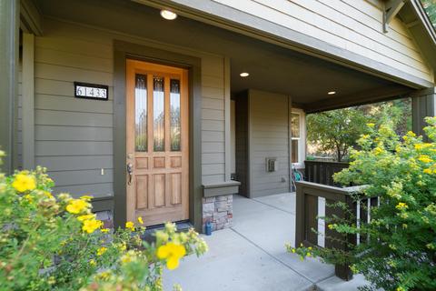 61433 Davis Lake Loop, Bend, OR 97702 photo 2