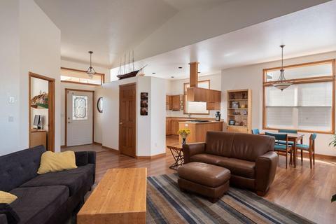 63459 Phoenix Way, Bend, OR 97701 photo 3