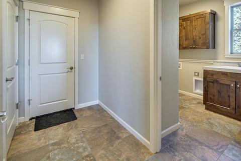 63102 Pikes Ct, Bend, OR 97701 photo 17