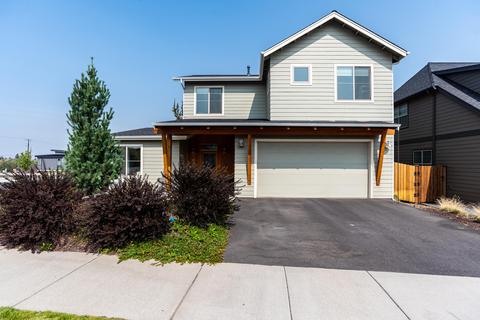 63166 NE Iner Loop, Bend, OR 97701 photo 2