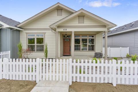 458 Eagle Rock Dr, Central Point, OR 97502 photo 1