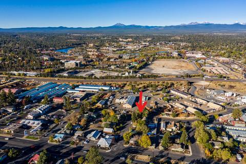 210 SE Davis Ave, Bend, OR 97702 photo 3