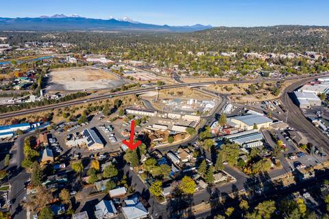 210 SE Davis Ave, Bend, OR 97702 photo 2
