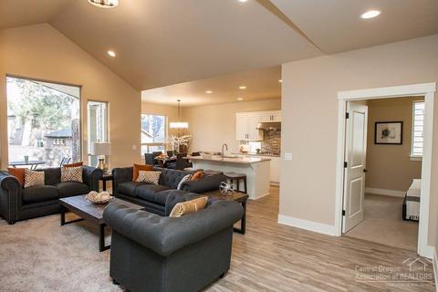 60476 Hedgewood Ln, Bend, OR 97702 photo 4