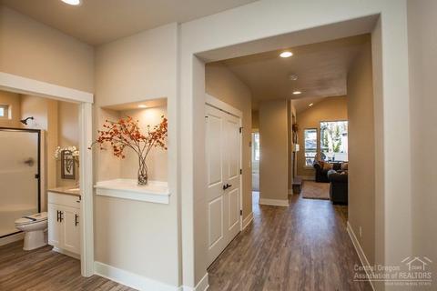 60476 Hedgewood Ln, Bend, OR 97702 photo 3