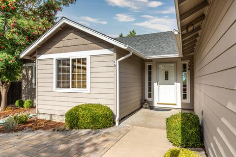 63476 Phoenix Way, Bend, OR 97701 photo 3