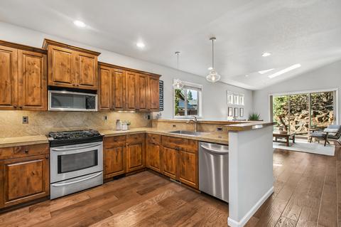 60313 Sage Stone Loop, Bend, OR 97702 photo 3