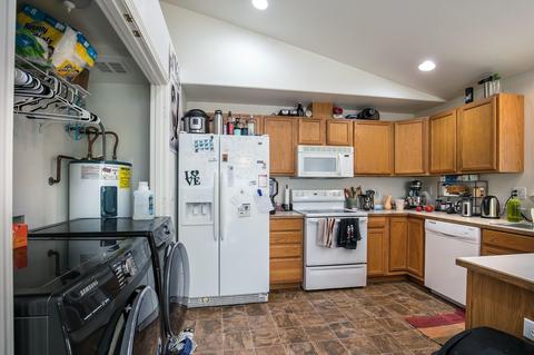 63324 NW Lavacrest St, Bend, OR 97703 photo 3