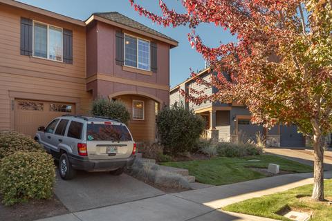 20293 Schaeffer Dr, Bend, OR 97703 photo 2