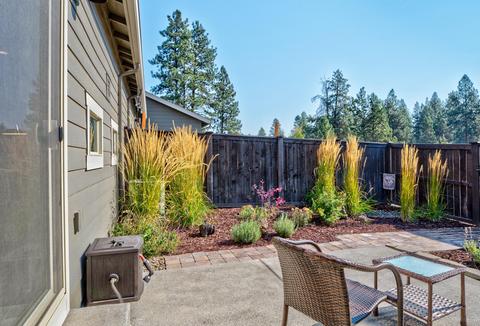 60471 Hedgewood Ln, Bend, OR 97702 photo 2