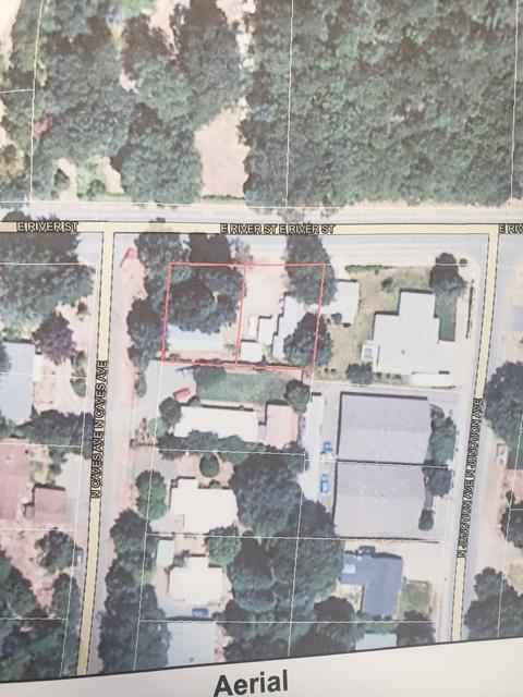 209 E River St, Cave Junction, OR 97523 photo 1
