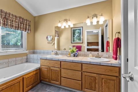 868 SE Shadowood Dr, Bend, OR 97702 photo 12