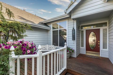 868 SE Shadowood Dr, Bend, OR 97702 photo 1