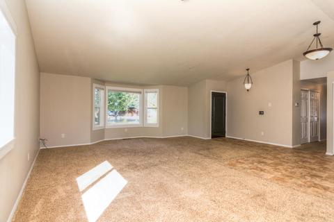 60748 River Bend Dr, Bend, OR 97702 photo 3
