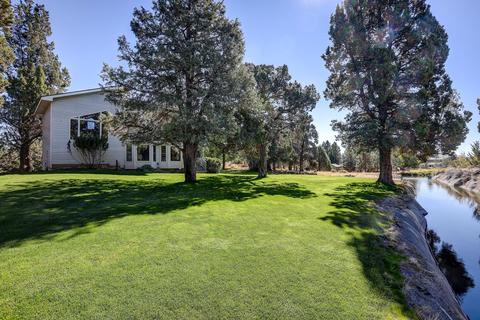 64885 Hunnell Rd, Bend, OR 97703 photo 2