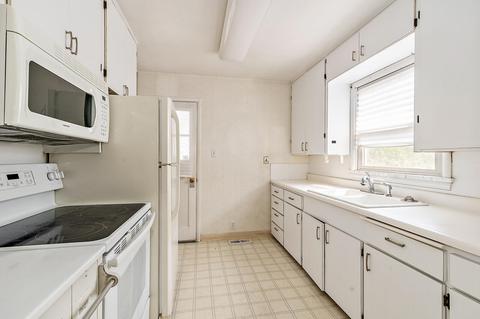 214 4th St, Phoenix, OR 97535 photo 12